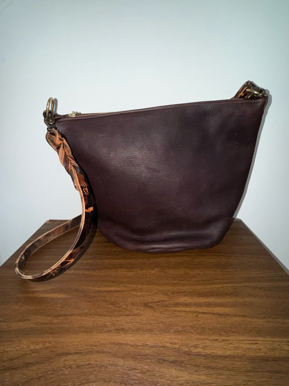 KMM & CO Hickory zip top bucket bag EUC with Easten Leather strap